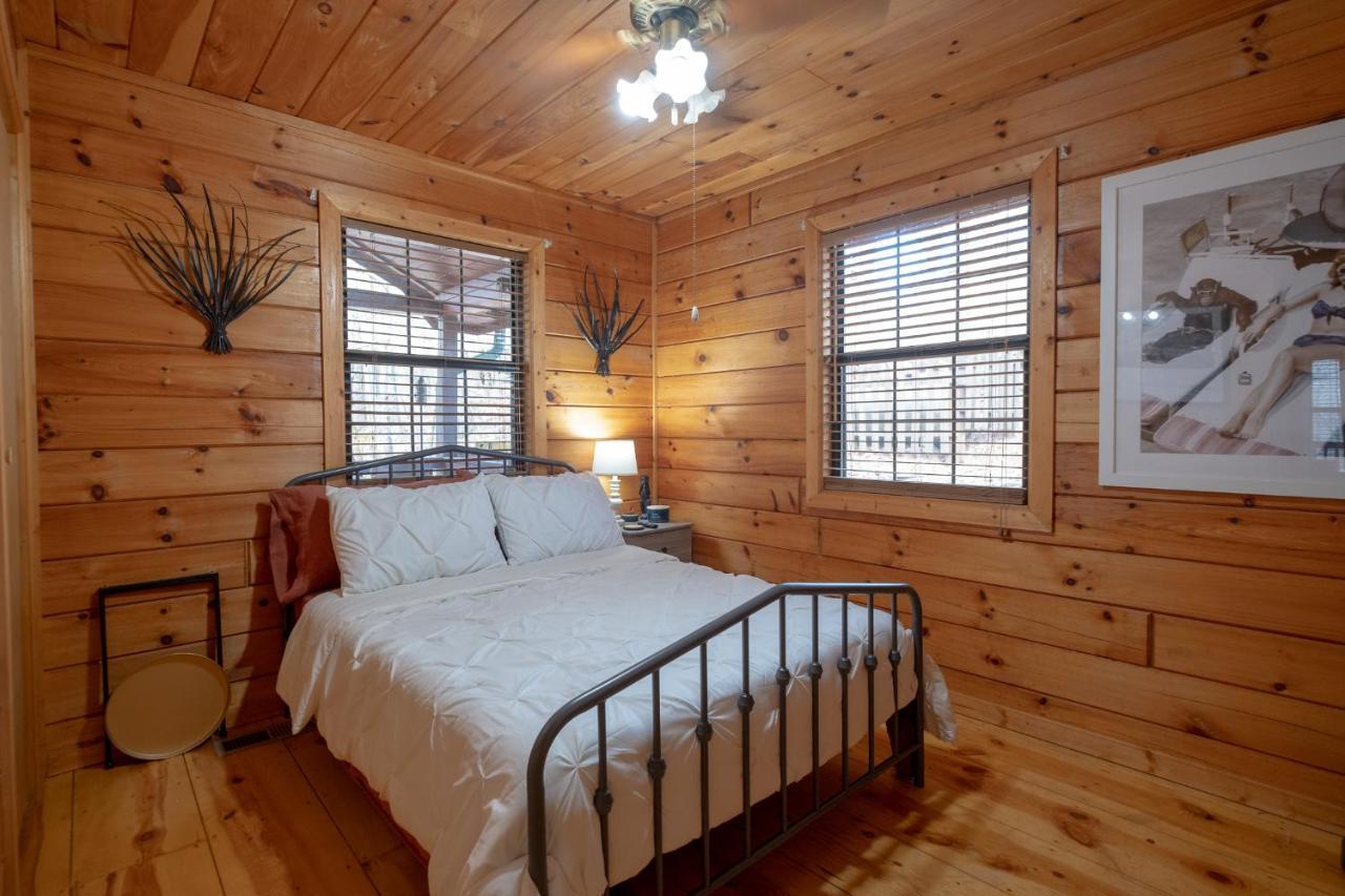 Three Dog Night - Pet-Friendly Cabin With Hot Tub Villa บลูริดจ์ ภายนอก รูปภาพ