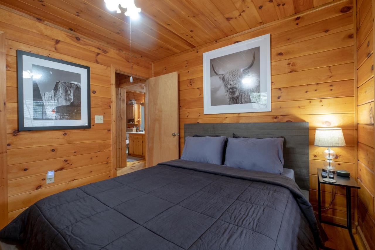 Three Dog Night - Pet-Friendly Cabin With Hot Tub Villa บลูริดจ์ ภายนอก รูปภาพ